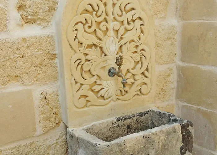 לינה וארוחת בוקר Le Luminarie 3*